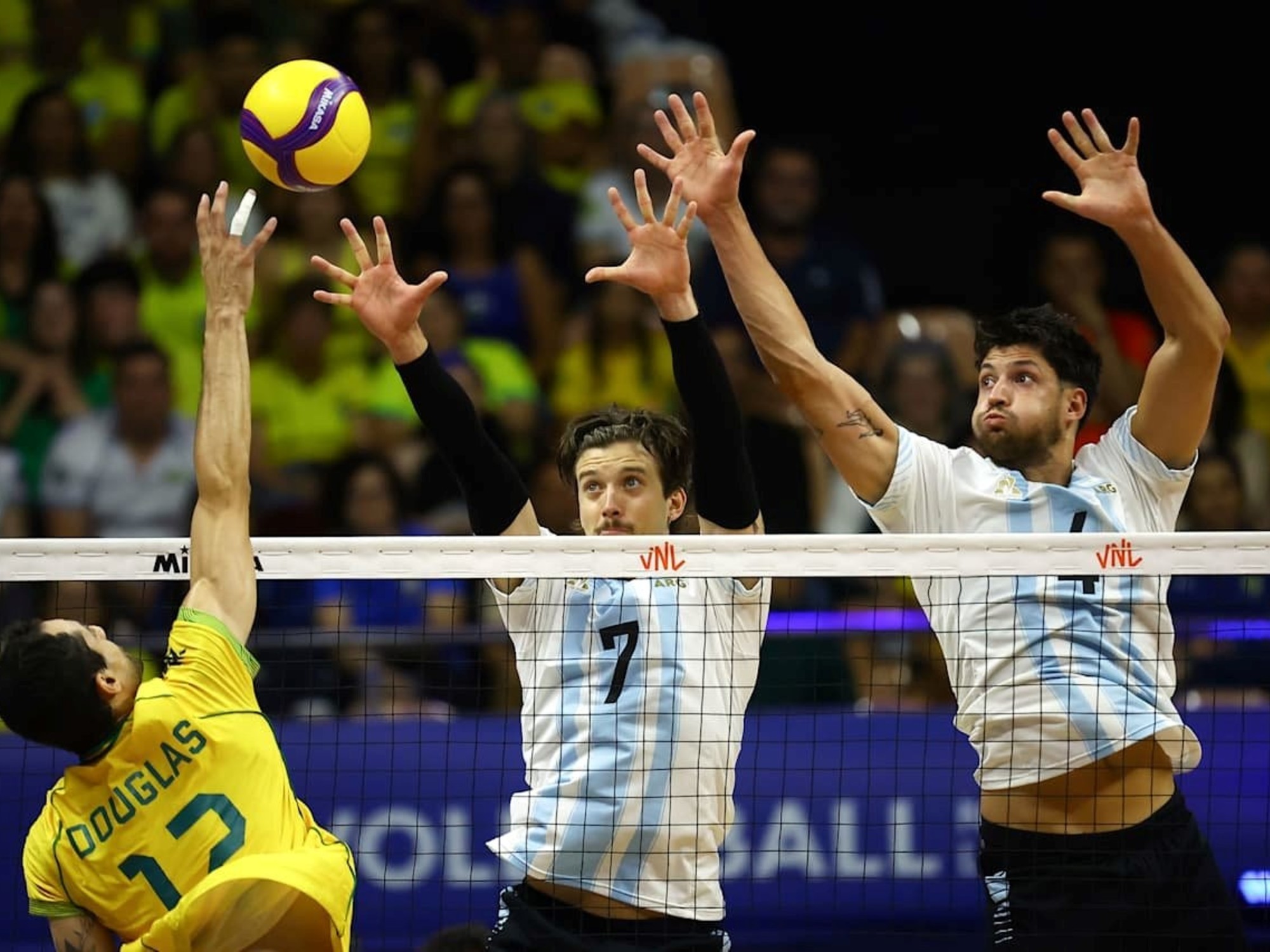 Argentina cae ante Brasil y suma su cuarta derrota consecutiva en la VNL