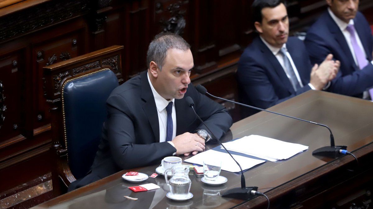 El Gobierno apura la comparecencia de Adorni en el Senado para descomprimir la tensión política