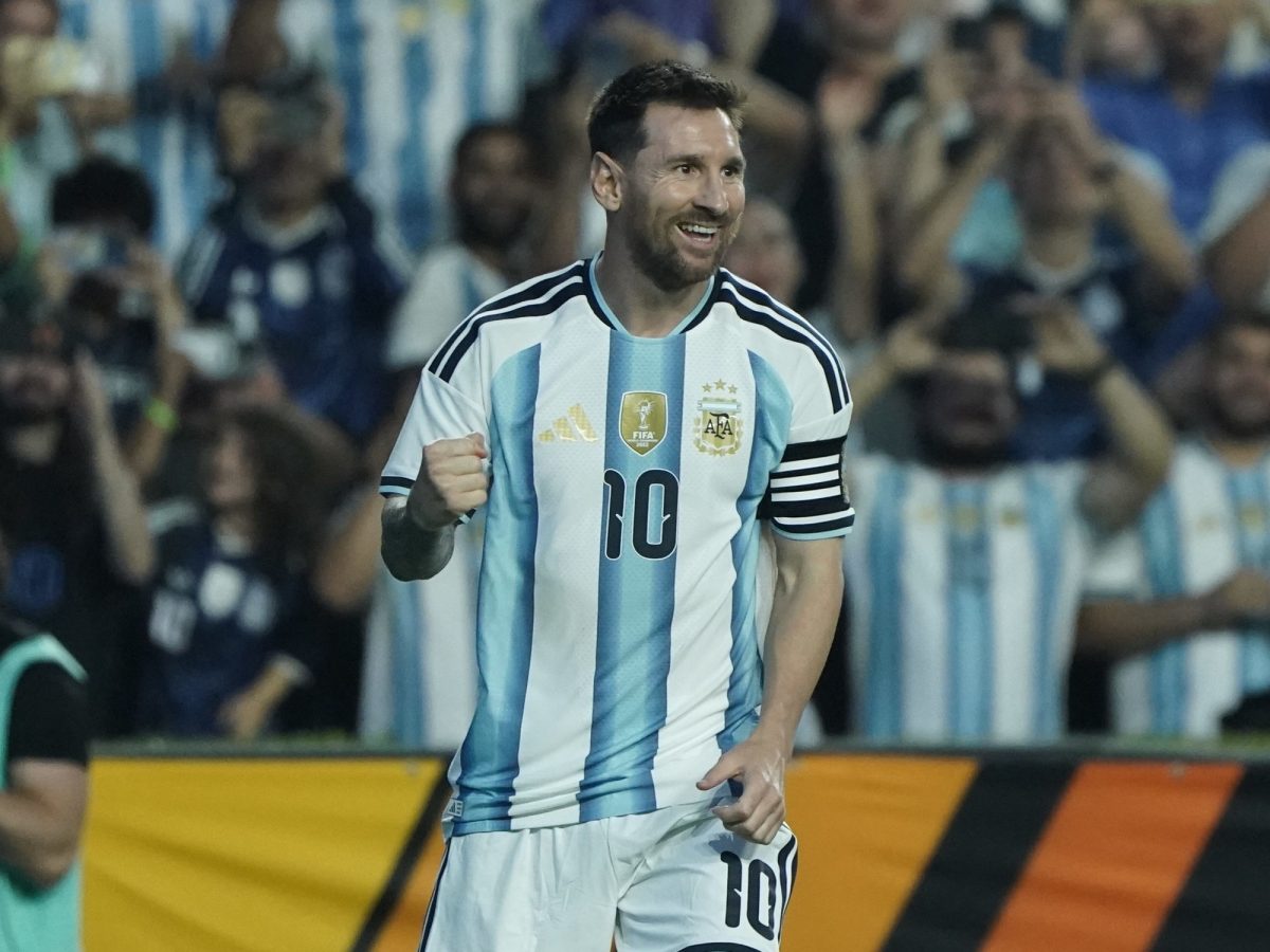 Argentina inicia la defensa del título mundial ante Argelia en Kansas City