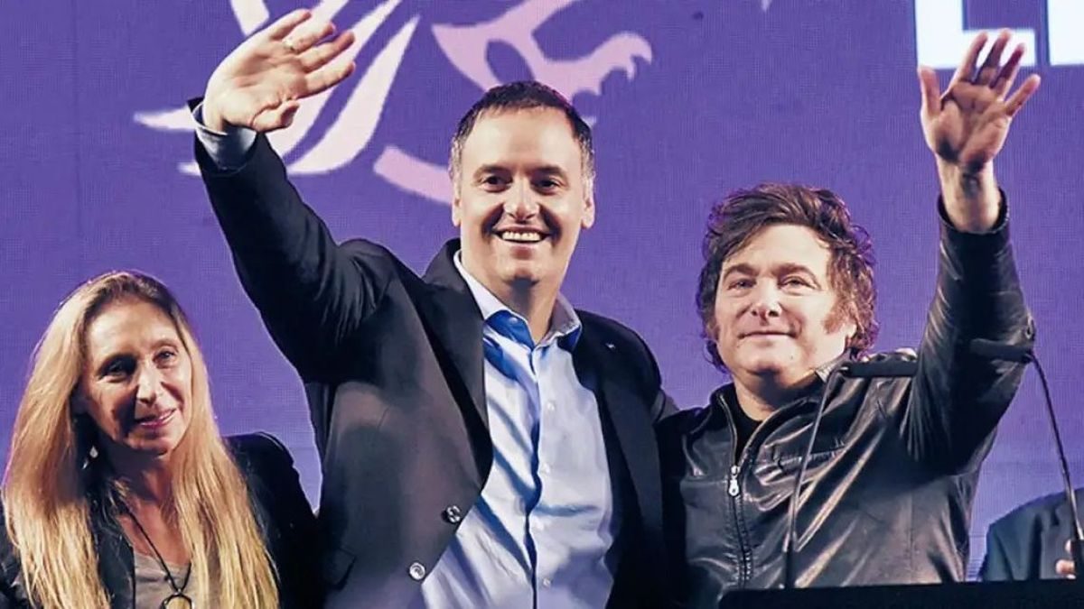 Milei resiste las presiones y mantiene a Adorni en la Jefatura de Gabinete