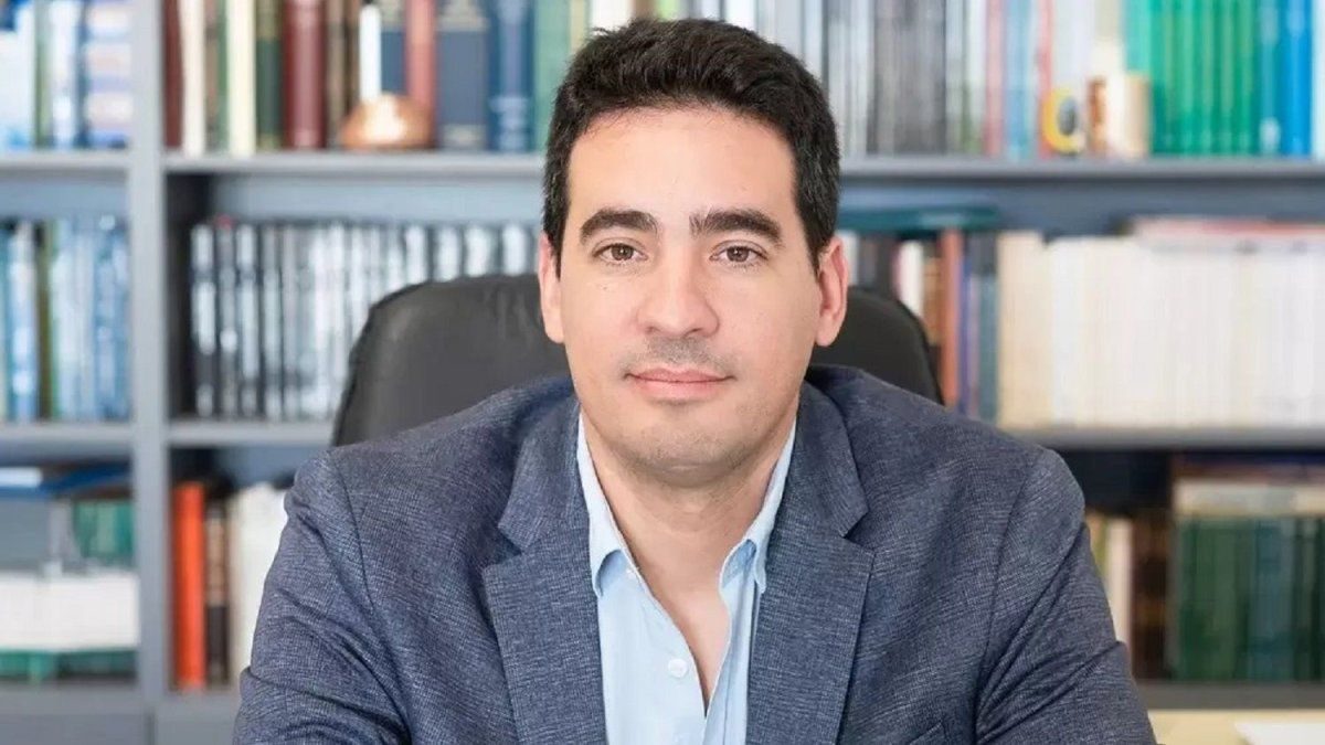 Adrián Ravier asume como nuevo vocero presidencial de Milei