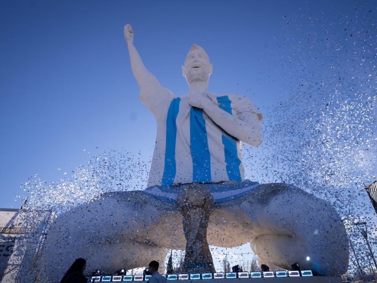 Cutral Co inaugura el monumento a Messi más alto del planeta