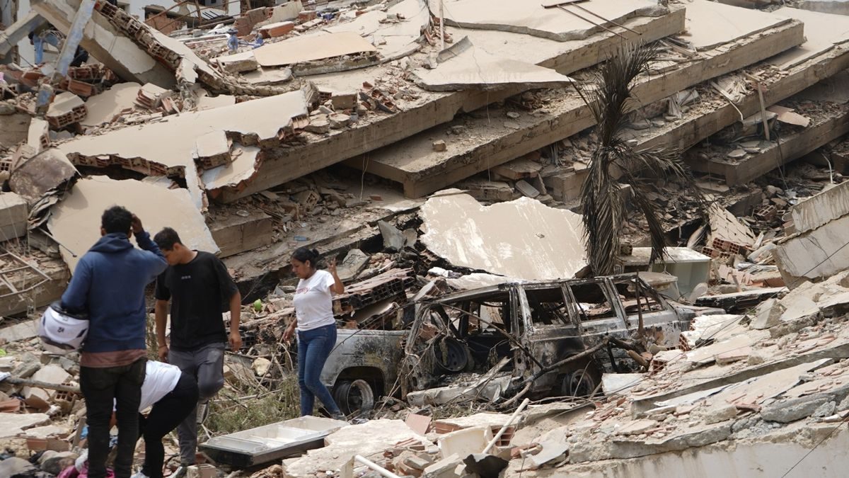 Venezuela suma 589 muertos tras los terremotos y continúan las labores de rescate