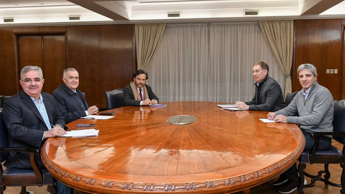 Gobernadores dialoguistas sostienen a Milei en el Congreso mientras negocian fondos urgentes