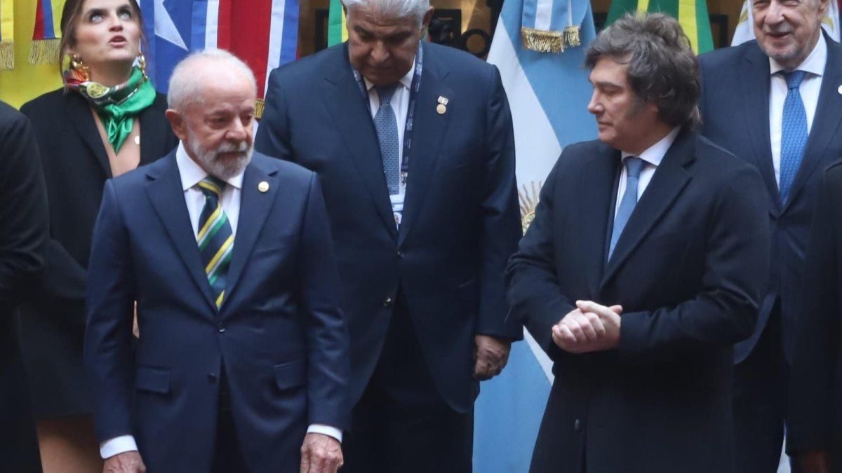 Milei viaja al Mercosur en medio de tensiones diplomáticas y crisis interna