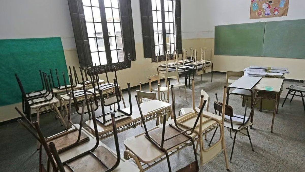 Docentes bonaerenses paran este martes y exigen reabrir negociaciones salariales