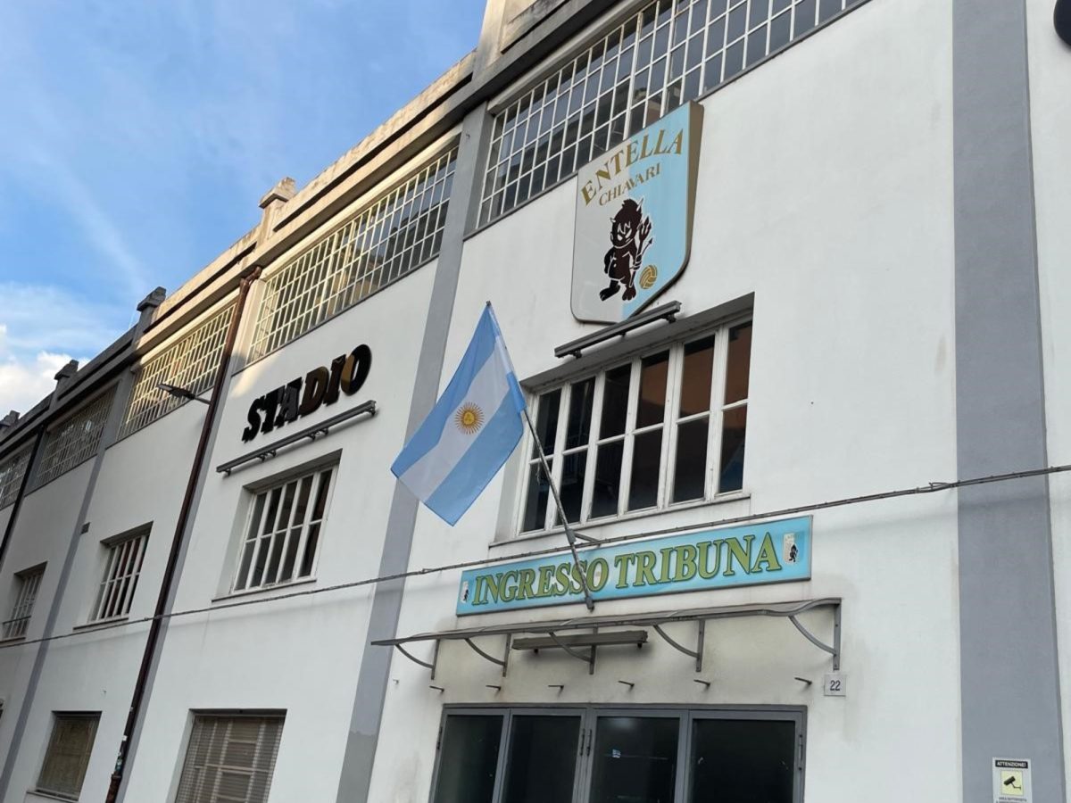 Un club italiano homenajea a la Argentina campeona del 86 con una camiseta especial