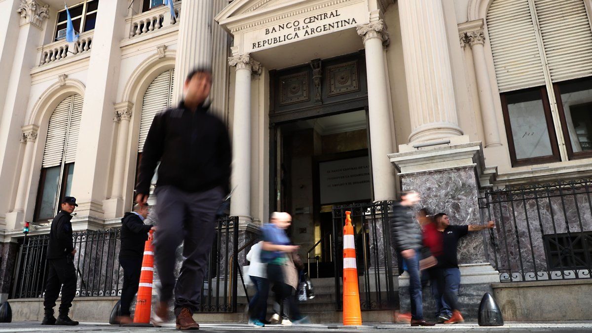 Milei busca reformar el Banco Central para priorizar la lucha contra la inflación