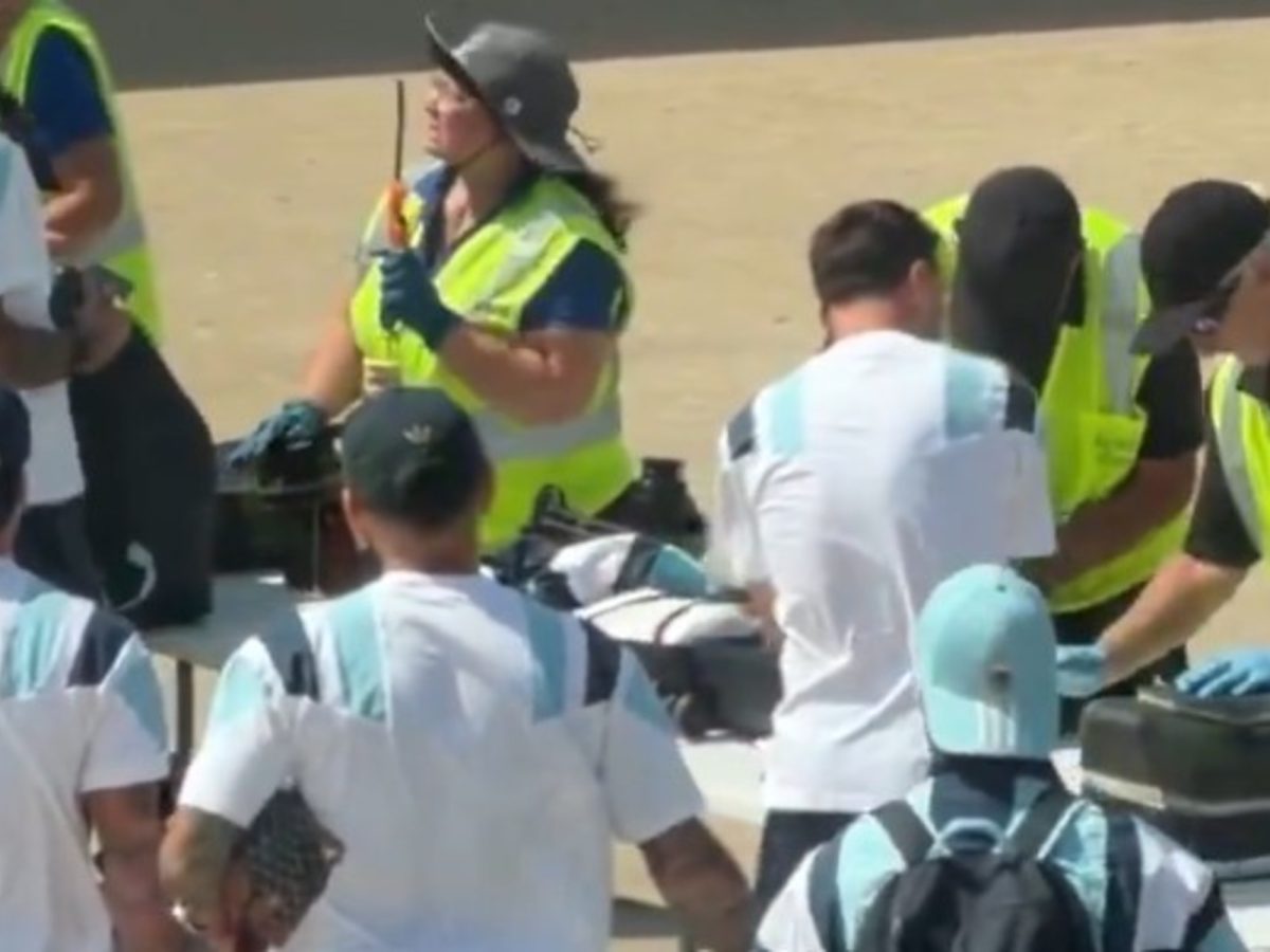 La risa de Messi en el control del aeropuerto: el momento viral con Cuti Romero