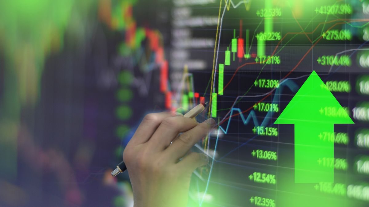 El riesgo país toca su piso más bajo en años y los bonos despegan