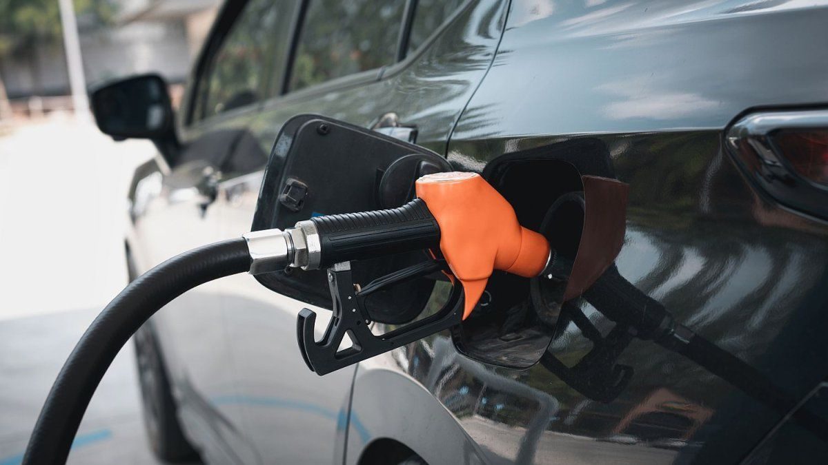 Inflación en baja, pero el dilema del petróleo pone en jaque al Gobierno