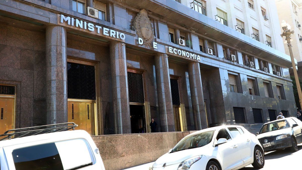 Economía enfrenta vencimientos millonarios en julio y apuesta al rollover