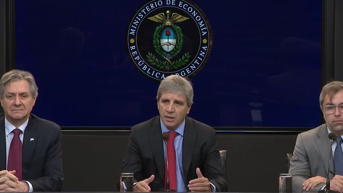 Gobierno asegura que 2026 cerrará con superávit de u$s3.700M para el próximo año