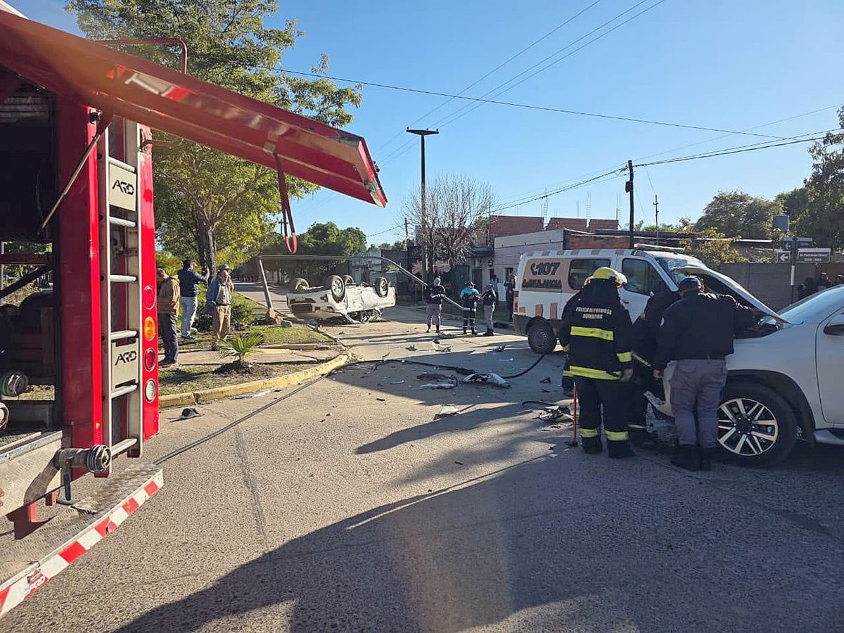 Violento choque en Ayacucho: una camioneta volcó y dejó a un adolescente internado