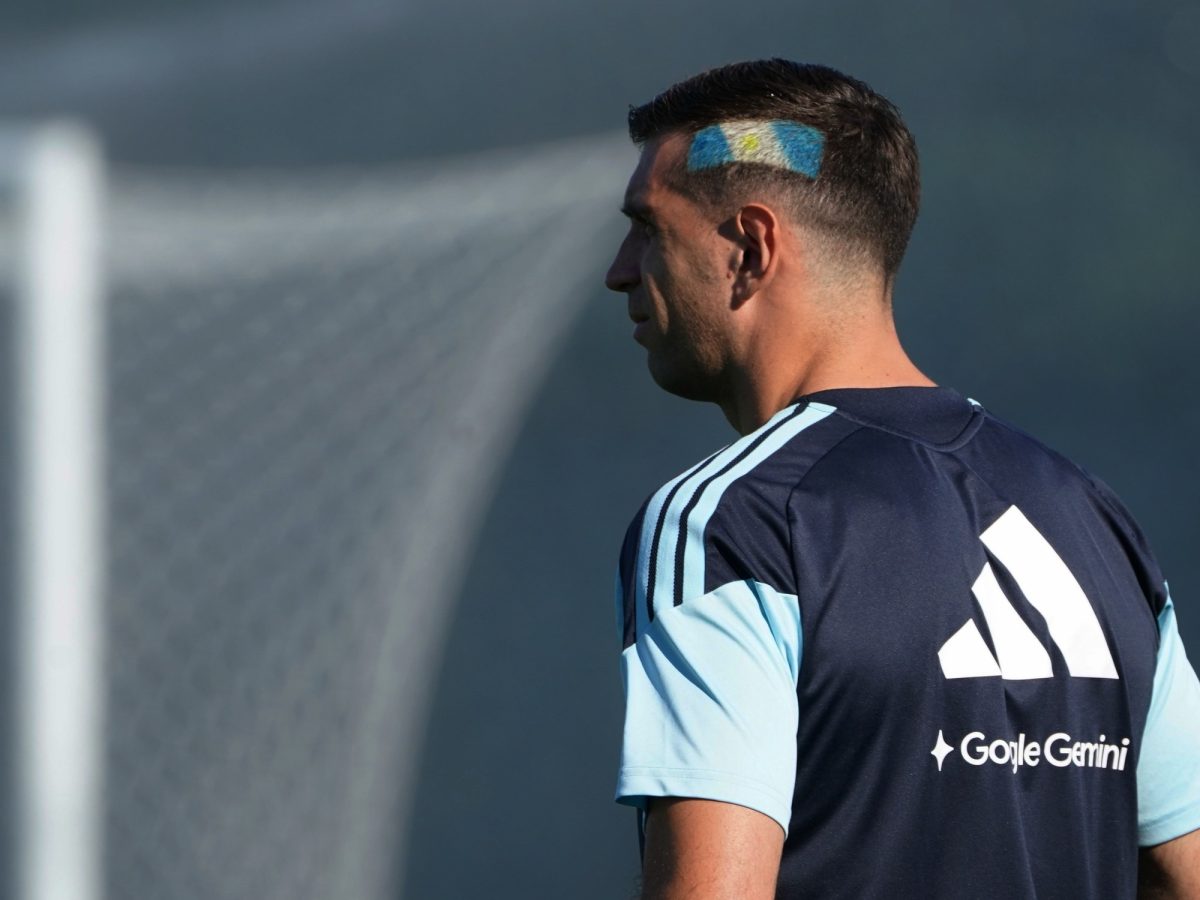 Dibu Martínez intensifica entrenamientos con la mira puesta en los cuartos de final