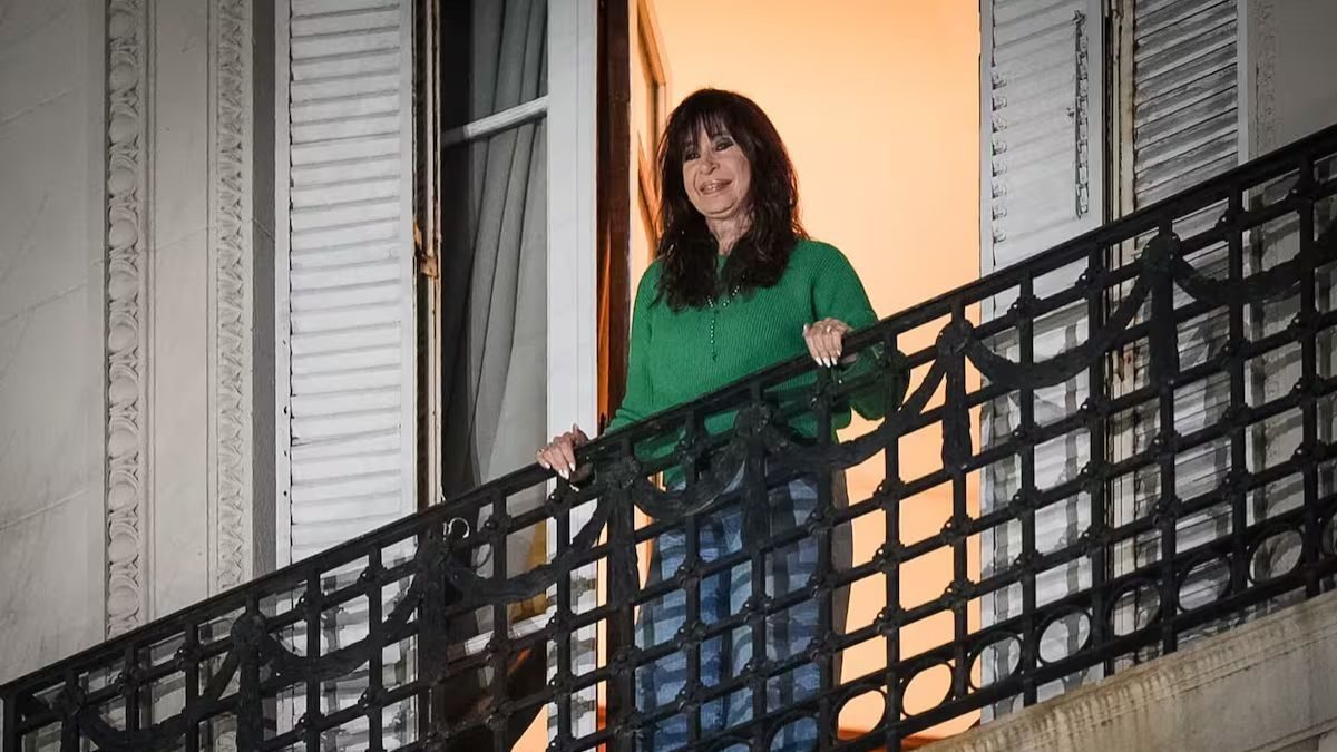 Retienen más de 3 millones mensuales de la pensión de Cristina Kirchner