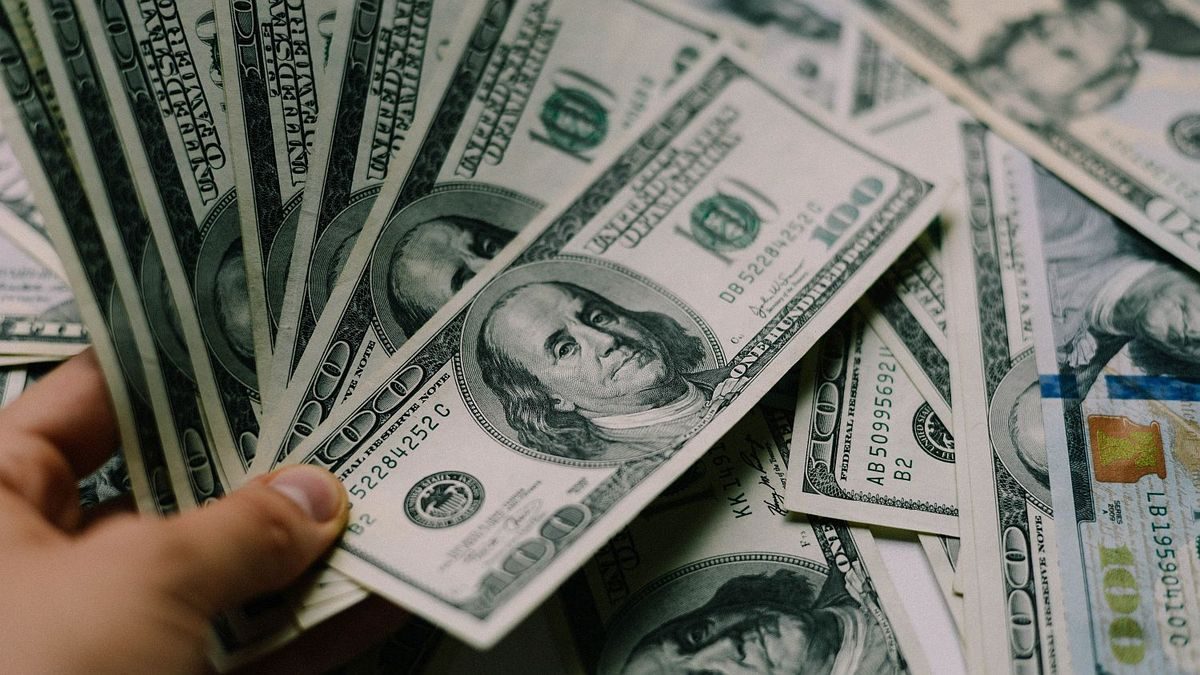 El BCRA despliega su arsenal contra la presión del dólar sin poder vender reservas