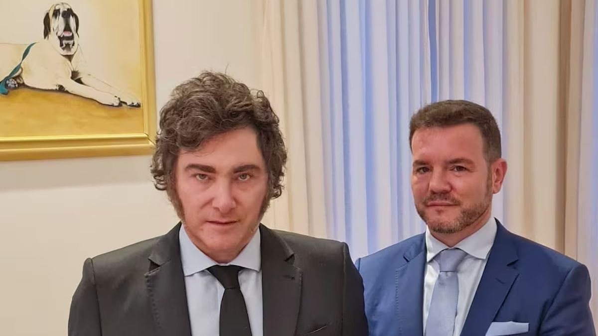 Cae funcionario que enfrentó al embajador argentino en España