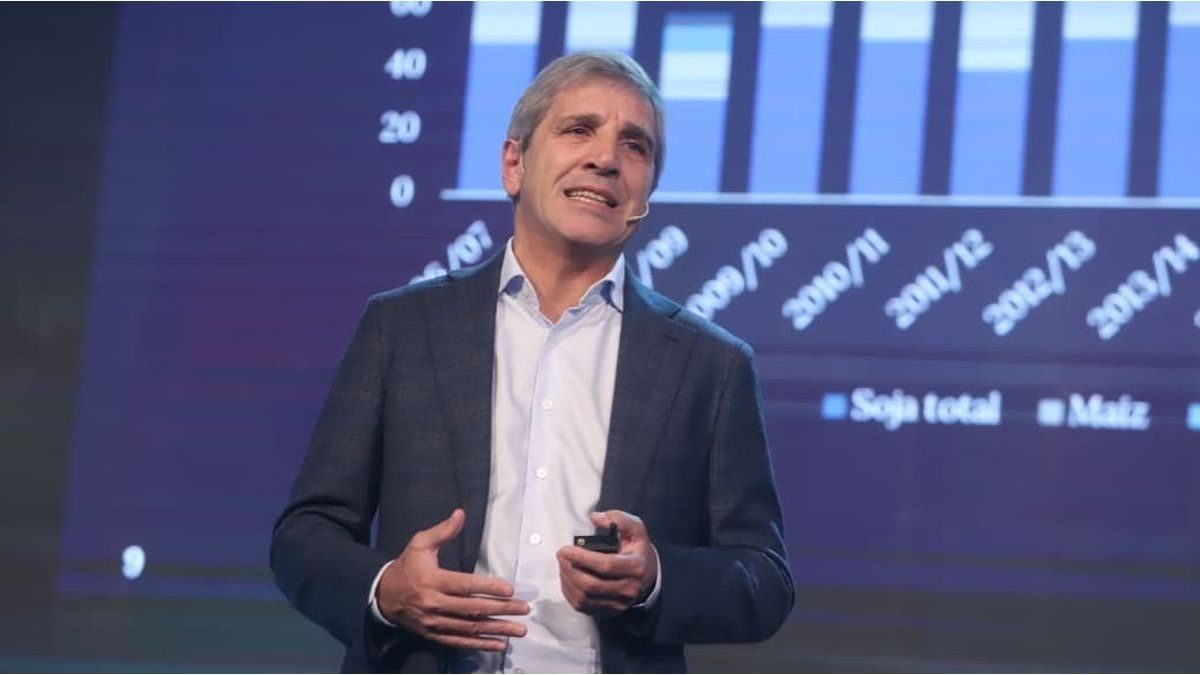 El superávit fiscal que esconde deudas: el Gobierno frena pagos para cumplir con el FMI