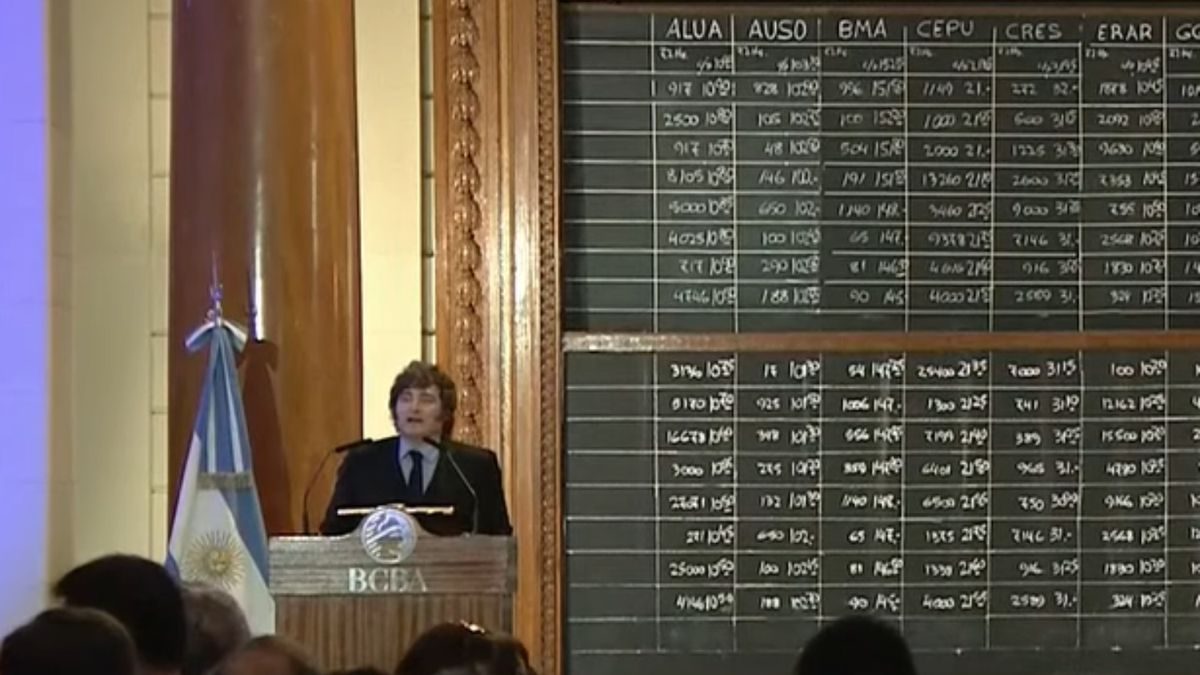 Milei se enfrentó a un crítico en la Bolsa y prometió gobernar "cien años de liberalismo"