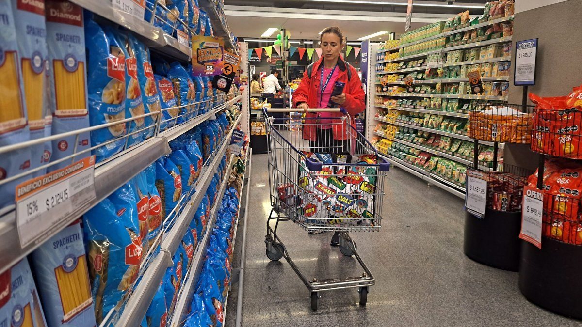 El Gobierno apuesta a que la inflación caerá por debajo del 1% en agosto