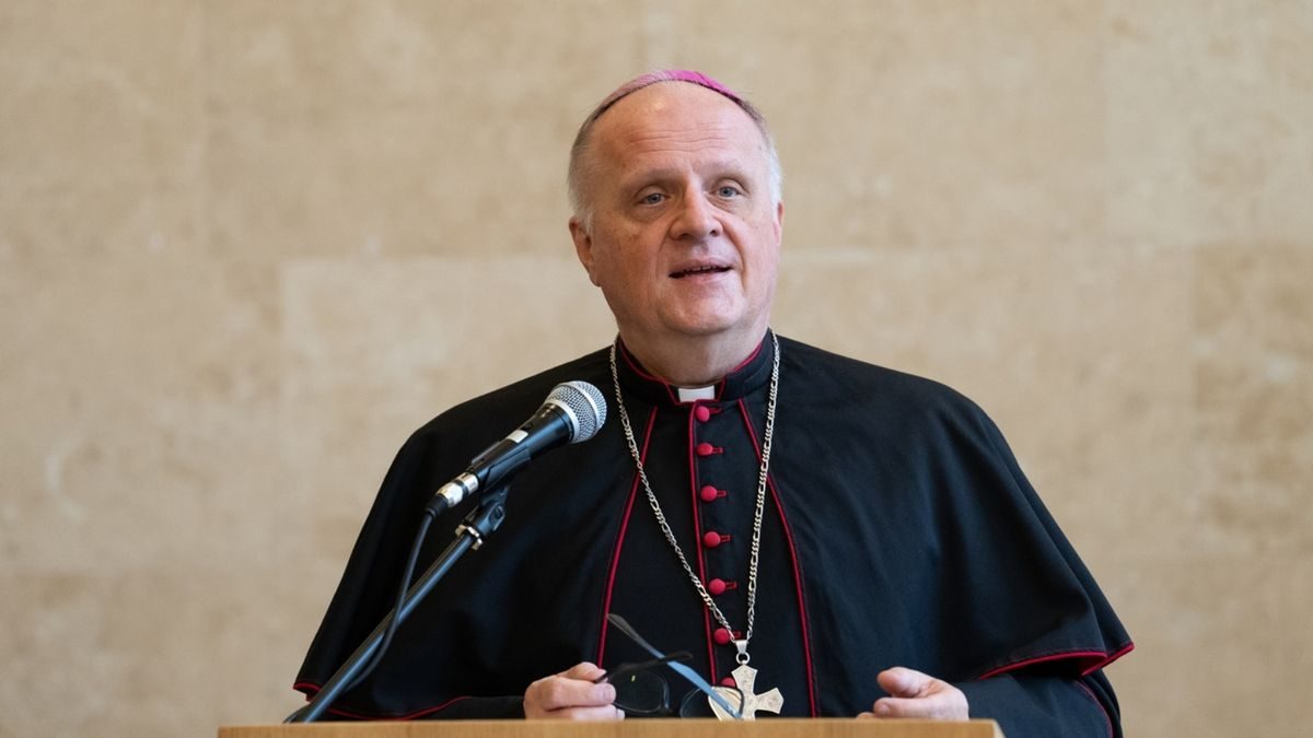 Llega el nuevo embajador vaticano a Argentina en medio de la expectativa por la visita papal