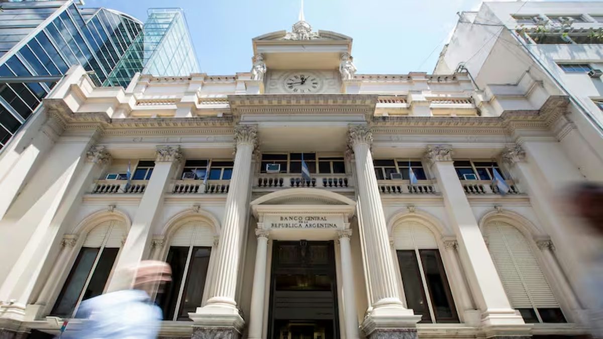El BCRA frena su compra de dólares tras 135 ruedas consecutivas