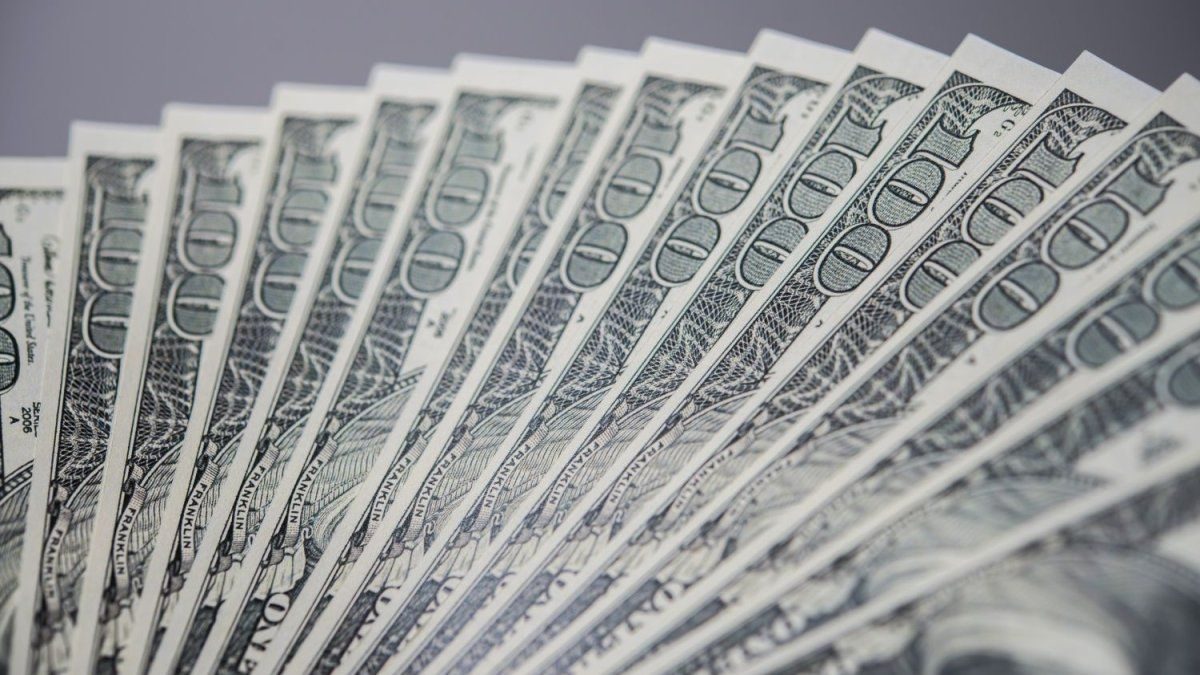 El BCRA dibuja la línea en $1.500: fin de la racha compradora y control del dólar