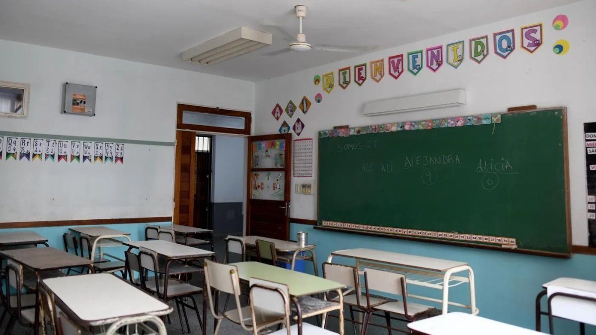 El Gobierno amenaza con sanciones a docentes si no garantizan el 75% de cobertura