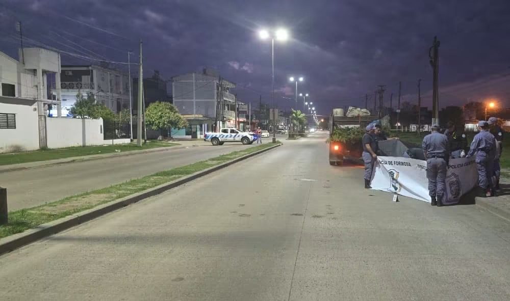 Muerte en avenida Senador Tomás: motociclista sin casco chocó contra camión de residuos