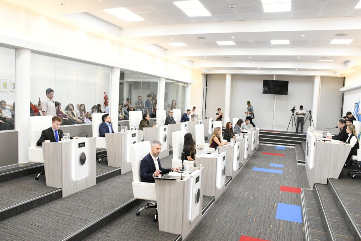 Sesión tensionada en el Concejo: alerta por inundaciones y reacomodos políticos