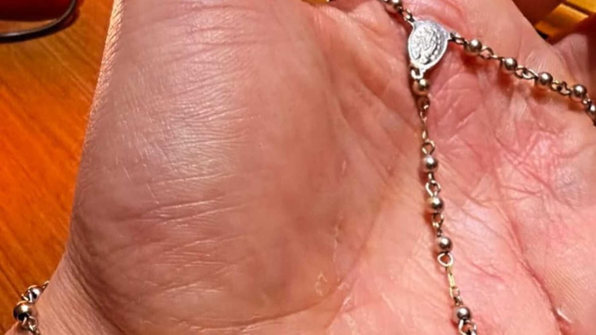 Moyano publicó una foto rezando tras ser detenido por un incidente con su pareja