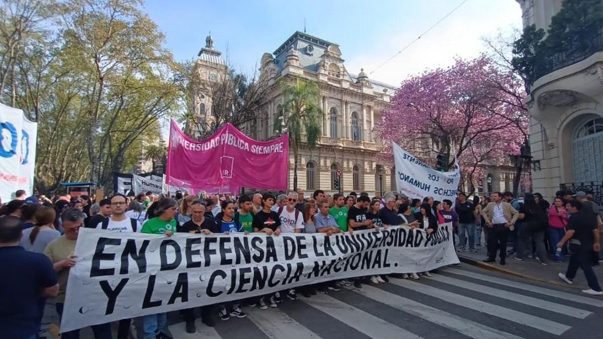 Nuevas medidas de fuerza en universidades: docentes regresan al paro por financiamiento