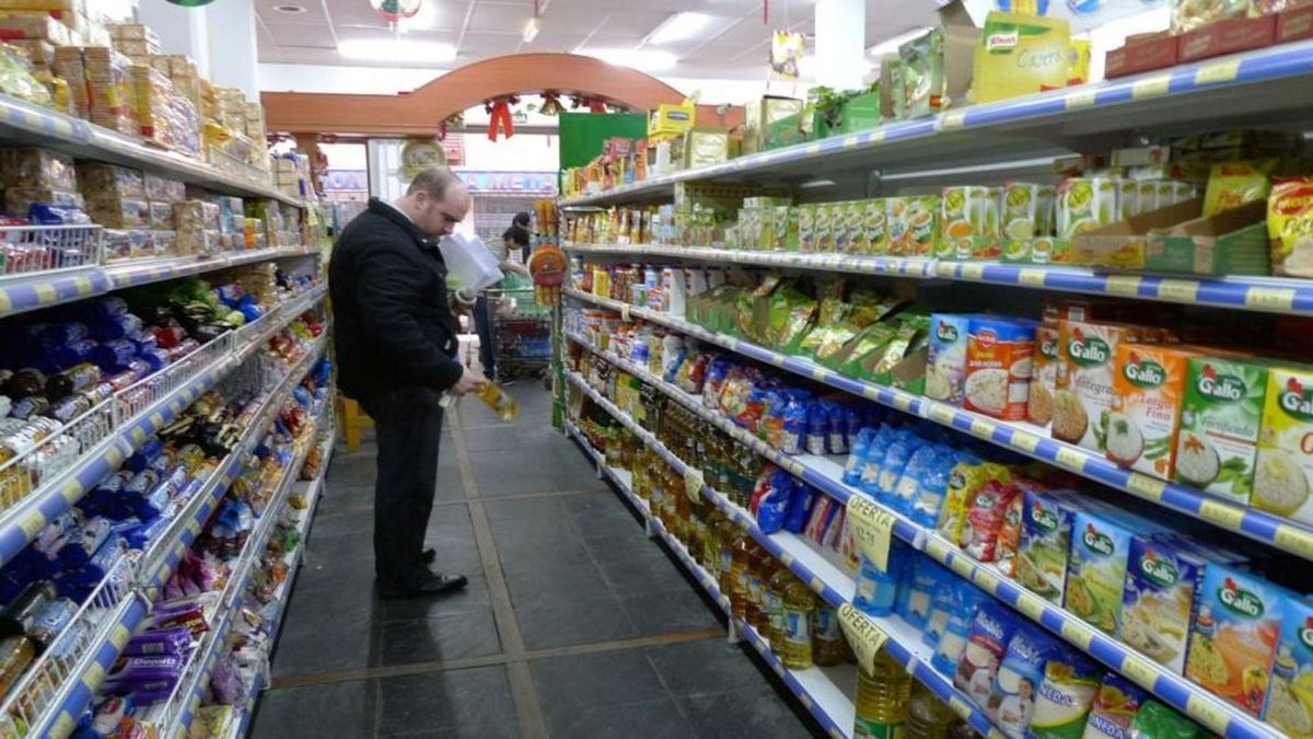 La confianza de los consumidores se desmorona en agosto con caída mensual del 1,1%