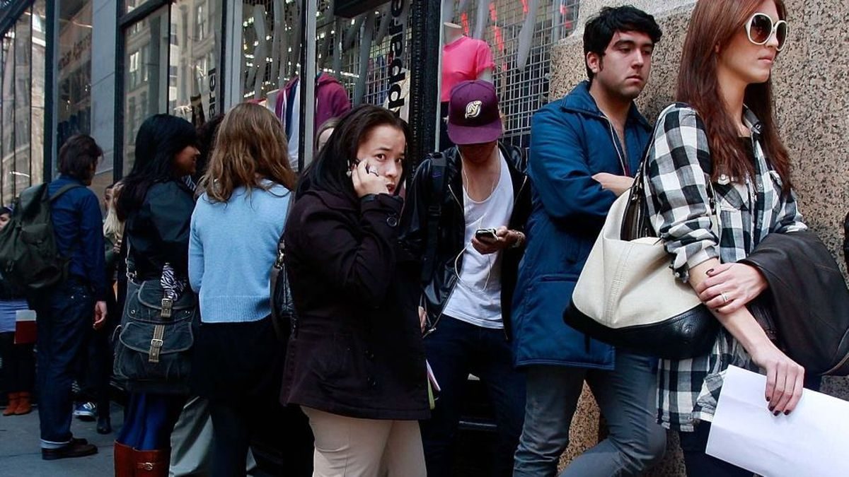 Freno en contrataciones estadounidenses enciende alerta en Wall Street