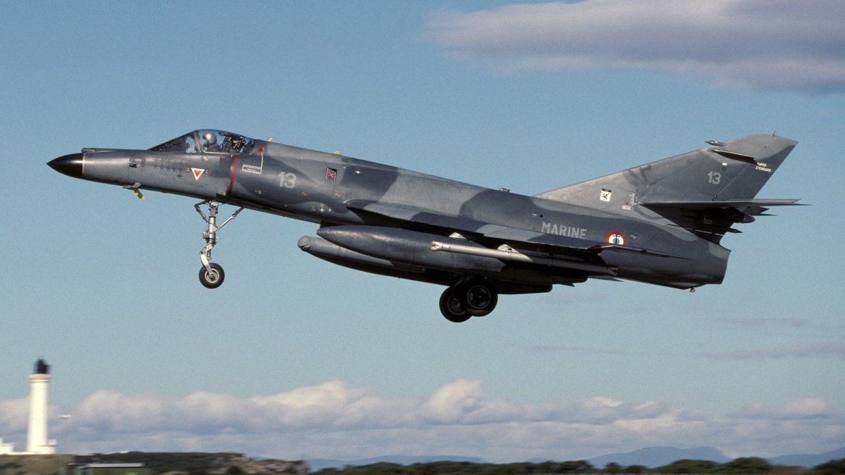 Catamarca busca traer un cazabombardero histórico de la guerra de Malvinas