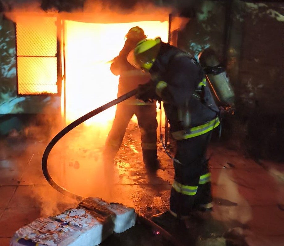 Tragedia en Laguna Blanca: una mujer murió en incendio accidental en su vivienda
