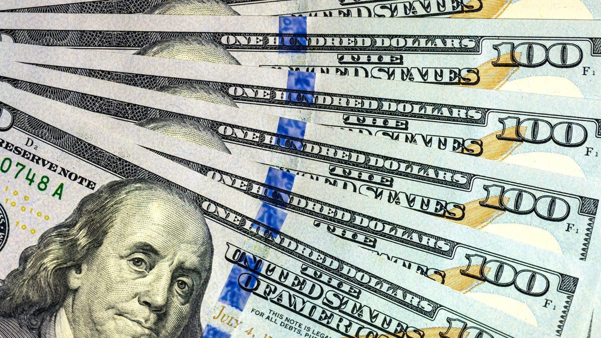 El dólar toca nuevo piso mientras se desmorona la rentabilidad en pesos
