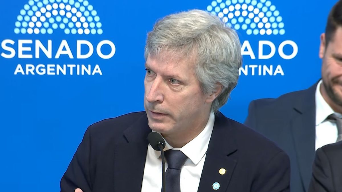 Bausili defiende la gestión de reservas de oro ante el Senado