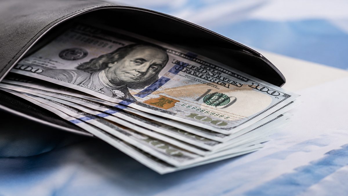 El dólar mayorista se recupera mientras el CCL trepa por encima de los $1.600