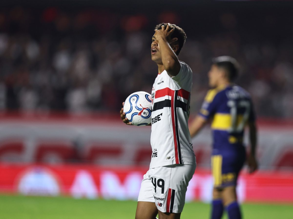 San Pablo cuestiona al VAR: "El offside a Ryan fue marcado desde el codo"