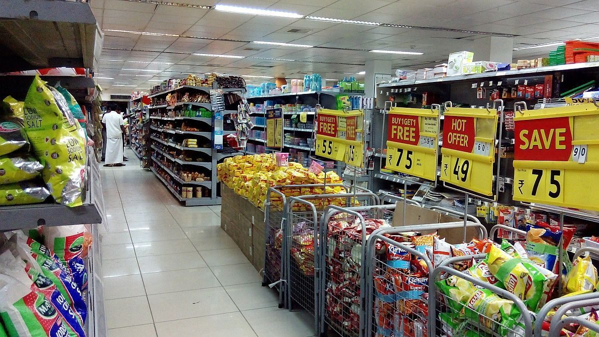 El consumo en EEUU sorprende al alza y presiona nuevas subidas de tasas