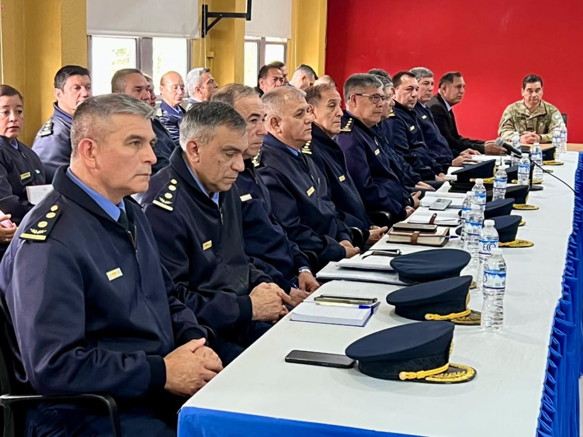 Policía despliega centro de crisis para enfrentar emergencias por El Niño