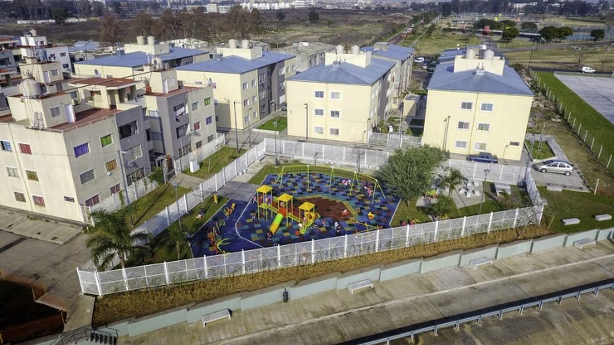 Iglesia y bloques políticos impulsan ley para financiar barrios populares