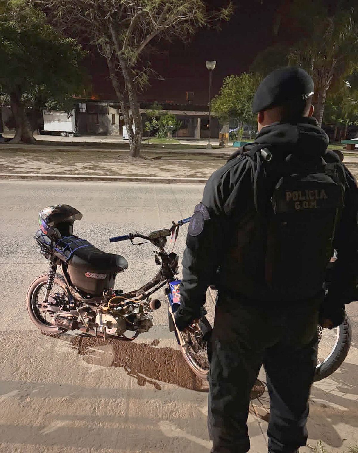 Detienen a joven por circular con moto "roncadora" en plena madrugada