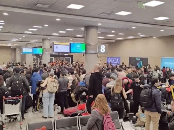 Aeronáuticos realizan asambleas en aeropuertos: habrá demoras en los vuelos