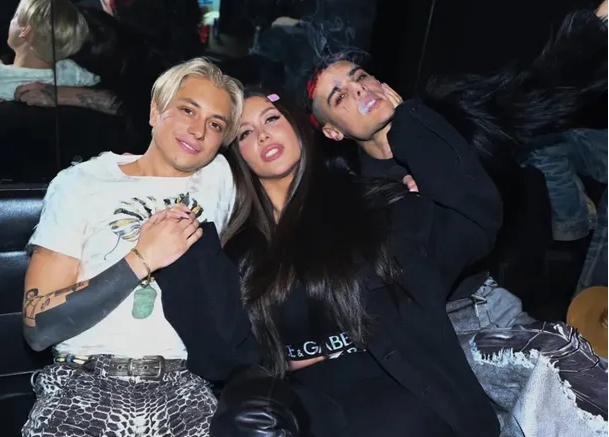 Ca7riel contó la repercusión que tuvo su beso con Wanda Nara: «Me levanté con amenazas de…» Ca7riel contó la repercusión que tuvo su beso con Wanda Nara: «Me levanté con amenazas de…»