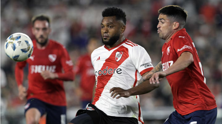 River e Independiente se enfrentan en un clásico caliente