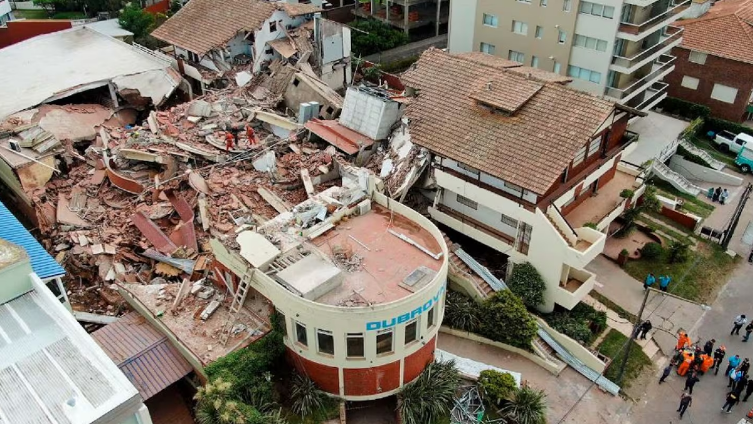 Derrumbe en Gesell: la Justicia ordenó detener a cuatro albañiles e investiga si se hicieron obras ilegales