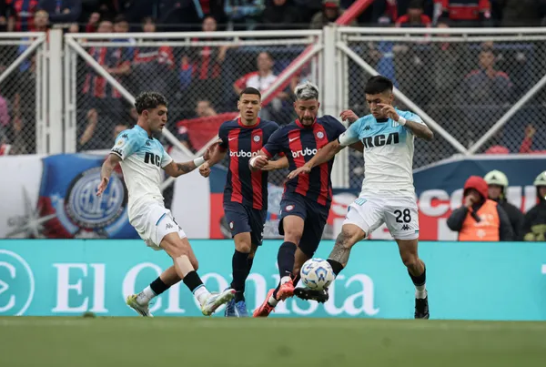 Liga Profesional: Racing le ganó 2-1 a San Lorenzo y sueña con el título